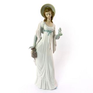 Dainty Lady 1004934 - Lladro Porcelain Figurine