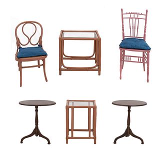Lote de mesas auxiliares y sillas. SXX. Elaboradas en madera y MDF. Piezas: 6
