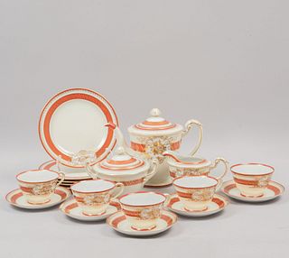 Servicio de postre y té. Japón ocupado, 1945-1952. Elaborado en porcelana Sango. Servicio para 5 personas. Piezas: 18