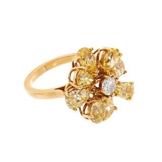 Ring in 18 kt yellow gold, with floral front decorated with a total of eight Fancy Yellow diamonds