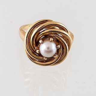 Ring in 14 Karat Yellow Gold with Pearl 