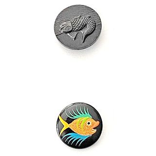 A SMALL CARD OF DIV 1 & 3 FISH BUTTONS
