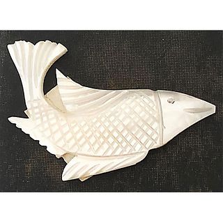 A DIVISION THREE CARVED REALISTIC PEARL FISH BUTTON