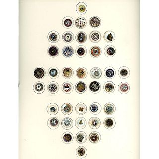 A CARD OF ASSORTED DIV 1 PEARL BUTTONS WITH METAL OME