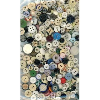 A NICE BAG LOT OF ASSORTED CHINA BUTTONS