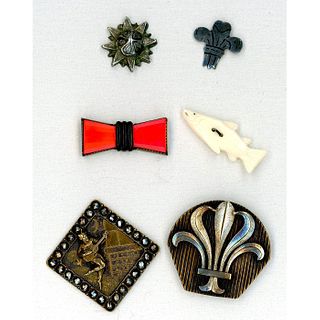 A SMALL CARD OF DIV 1 & 3 ASSORTED MATERIAL BUTTONS