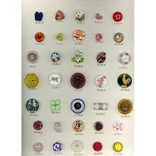 A CARD OF DIVISION THREE GLASS BUTTONS INCL ANIMALS
