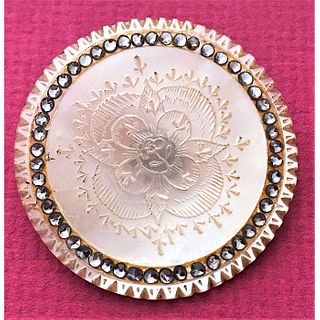 1 ENGRAVED 18TH CENTURY WITH PASTE BORDER PEARL BUTTON