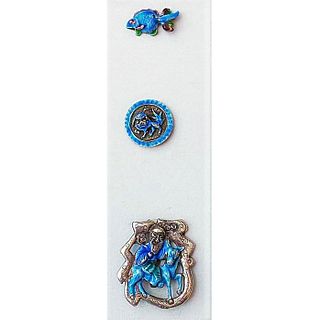 A SMALL CARD OF CHINESE ENAMEL ON SILVER BUTTONS