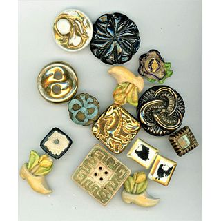 A BAG LOT OF ASSORTED CERAMIC BUTTONS