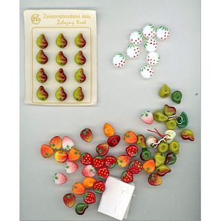 A BAG LOT OF ASSORTED GLASS AND GLASS FRUIT BUTTONS