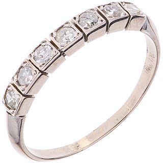 ANILLO CON DIAMANTES EN ORO BLANCO DE 14K con diamantes corte 8x8 ~0.35 ct. Peso: 2.1 g. Talla: 9 ¾ | RING WITH DIAMONDS IN 14K WHITE GOLD 8x8 cut dia