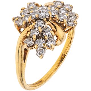 ANILLO CON DIAMANTES EN ORO AMARILLO DE 14K con diamantes corte brillante ~0.80 ct. Peso: 3.7 g. Talla: 7 ¼ | RING WITH DIAMONDS IN 14K YELLOW GOLD Br