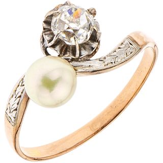 ANILLO CON PERLA CULTIVADA Y DIAMANTE EN ORO ROSA DE 10K con una perla color crema y un diamante corte antiguo ~0.20 ct. Claridad: SI1 | RING WITH CUL
