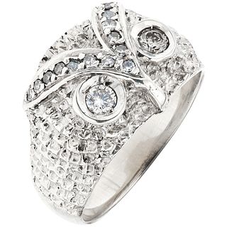 ANILLO CON DIAMANTES EN PLATA PALADIO con diamantes corte 8x8 y brillante ~0.28 ct. Peso: 11.8 g. Talla: 9 ¼ | RING WITH DIAMONDS IN PALLADIUM SILVER 