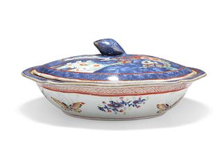 AN 18TH CENTURY CHINESE CLOBBERED TUREEN AND COVER, shaped oval, painted to