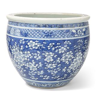 A CHINESE BLUE AND WHITE JARDINIÈRE, QING DYNASTY, 19TH CENTURY, painted wi