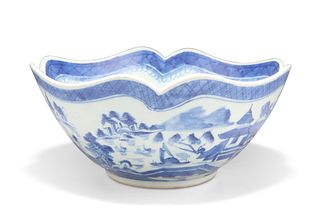 AN 18TH CENTURY CHINESE BLUE AND WHITE BOWL, rounded square form with inver
