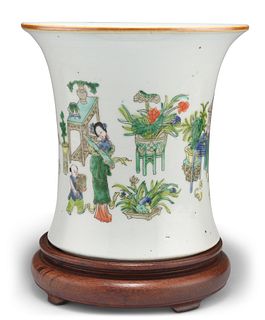 A CHINESE FAMILLE VERRE PORCELAIN VASE, trumpet-shaped, painted in a charac