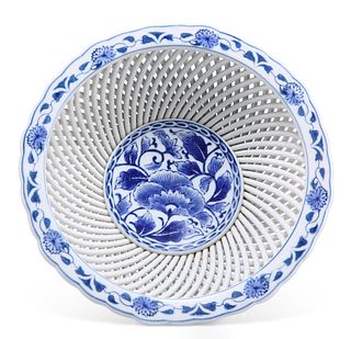 A CHINESE BLUE AND WHITE PORCELAIN FOOTED BOWL, the well decorated with fol
