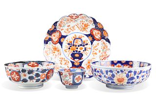 FOUR PIECES OF LATE 19TH/EARLY 20TH CENTURY JAPANESE IMARI PORCELAIN, inclu