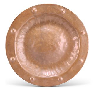 AN ARTS AND CRAFTS COPPER CHARGER, circular with kicked-in centre and dimpl