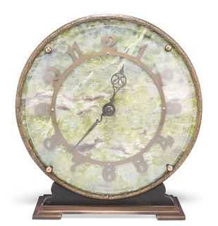 AN ART DECO SMITHS EIGHT-DAY ONYX MANTLE CLOCK, the circular onyx dial with