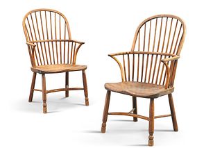 A PAIR OF THAMES VALLEY ELM WINDSOR CHAIRS, FIRST HALF OF THE 19TH CENTURY,