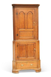 A GEORGE III OAK DOUBLE CORNER CUPBOARD, the upper section with dentil corn