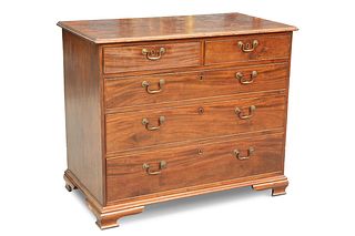 A GEORGE III MAHOGANY CHEST OF DRAWERS, the moulded rectangular top above t
