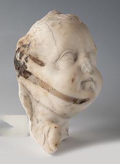Head of cherub. Italy, 17th century. 
Marble. 
Measurements: 19 x 11 x 11 cm.
