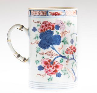 A CHINESE IMARI PORCELAIN TANKARD, 18TH CENTURY, of cylindrical form, ename