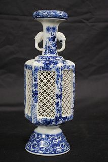 19th C. CHINESE BLUE AND WHITE PORCELAIN VASE