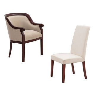 Sillón y silla. SXX. Estructuras en madera. Con tapicería de tela color beige y soportes. Respaldos cerrados y soportes lisos.