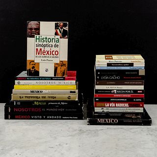 Libros sobre Política Mexicana. La Charola. Una historia de los servicios de inteligencia en México / Historia Sinóptica... Piezas: 24.