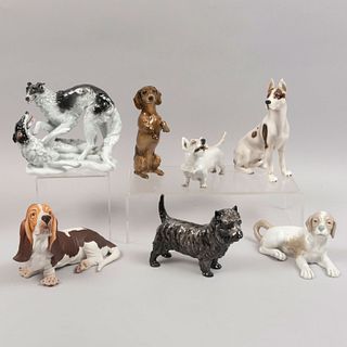 Lote de perros decorativos. Alemania, Inglaterra, SXX. Elaborados en porcelana Rosenthal, Royal Doulton y otras. Piezas: 7