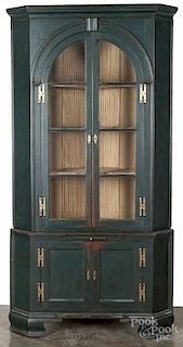 Pennsylvania painted pine two-part corner cupboard, late 18th c.