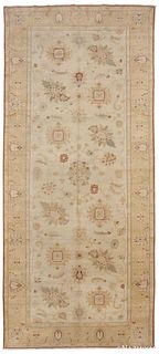 MODERN EGYPTIAN SULTANABAD STYLE GALLERY CARPET - No reserve. 16 ft 4 in x 7 ft (4.98 m x 2.13 m)