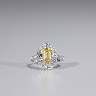 18k White Gold & Yellow Sapphire Ring