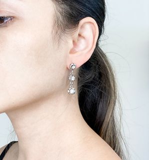 1920â€™s Platinum Diamond Drop Earrings