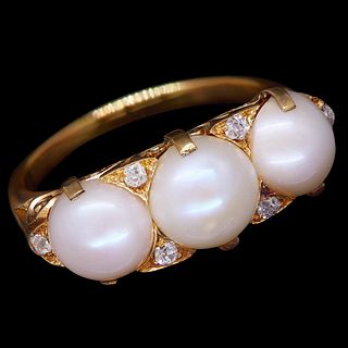 -NO RESERVE- PEARL AND DIAMOND DRESS RING