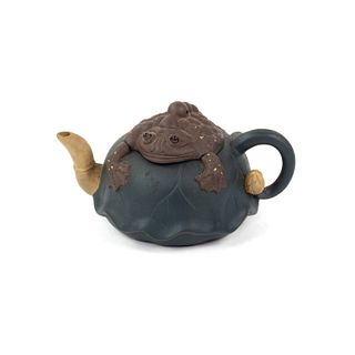 Chinese Yixing San Zu Qing Wa Clay Money Toad Lid Teapot