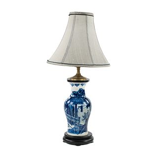 Chinese Blue and White Crackle Vase Table Lamp