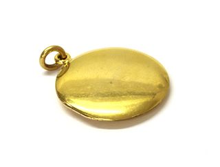 An 18ct gold circular locket,