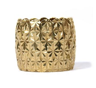 A 9ct gold wide patterned band ring,