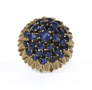A gold sapphire cluster ring,