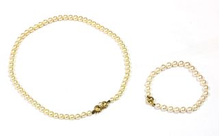 A single row uniform cultured pearl bracelet,