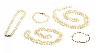 A quantity of pearl jewellery,