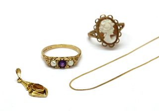 A 9ct gold amethyst and split pearl ring,