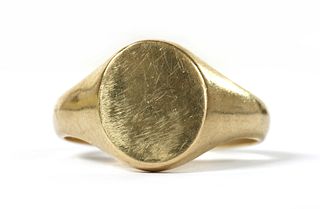 A 9ct gold oval signet ring,